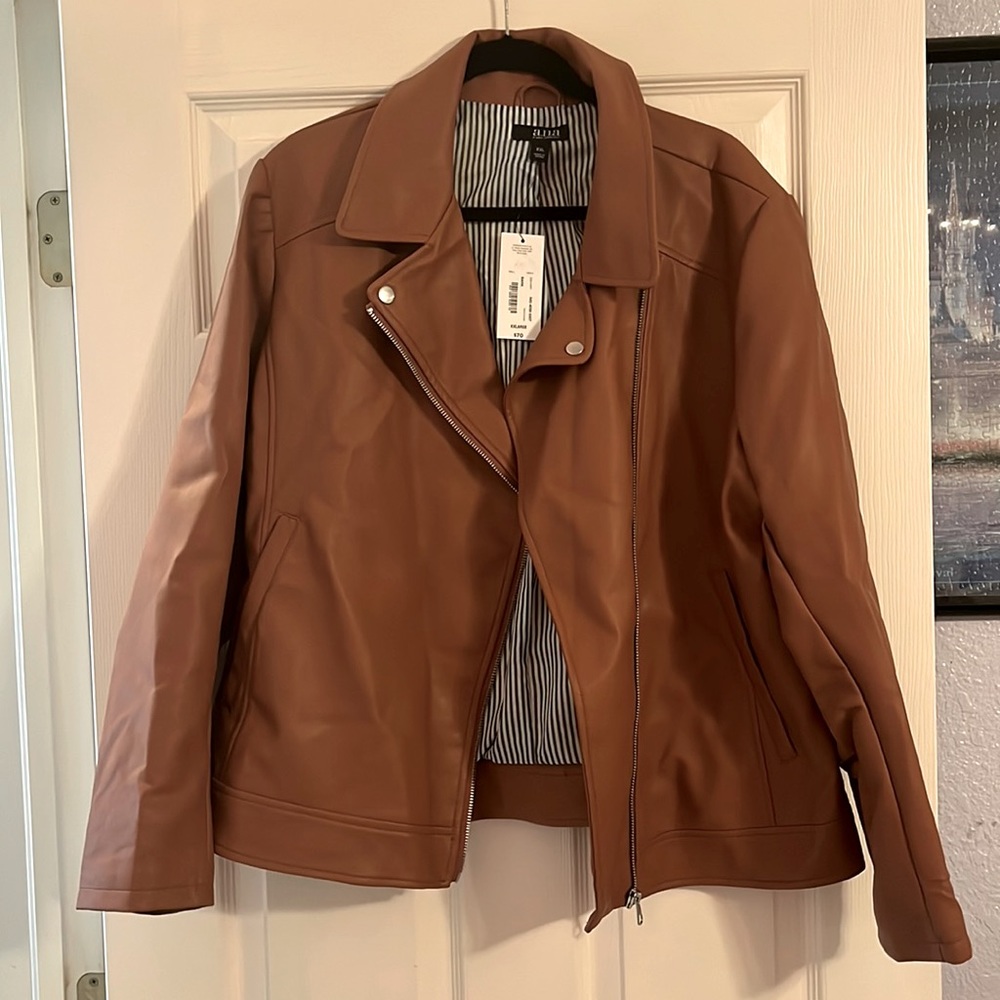 Faux brown leather jacket with pockets, zip-up and top button